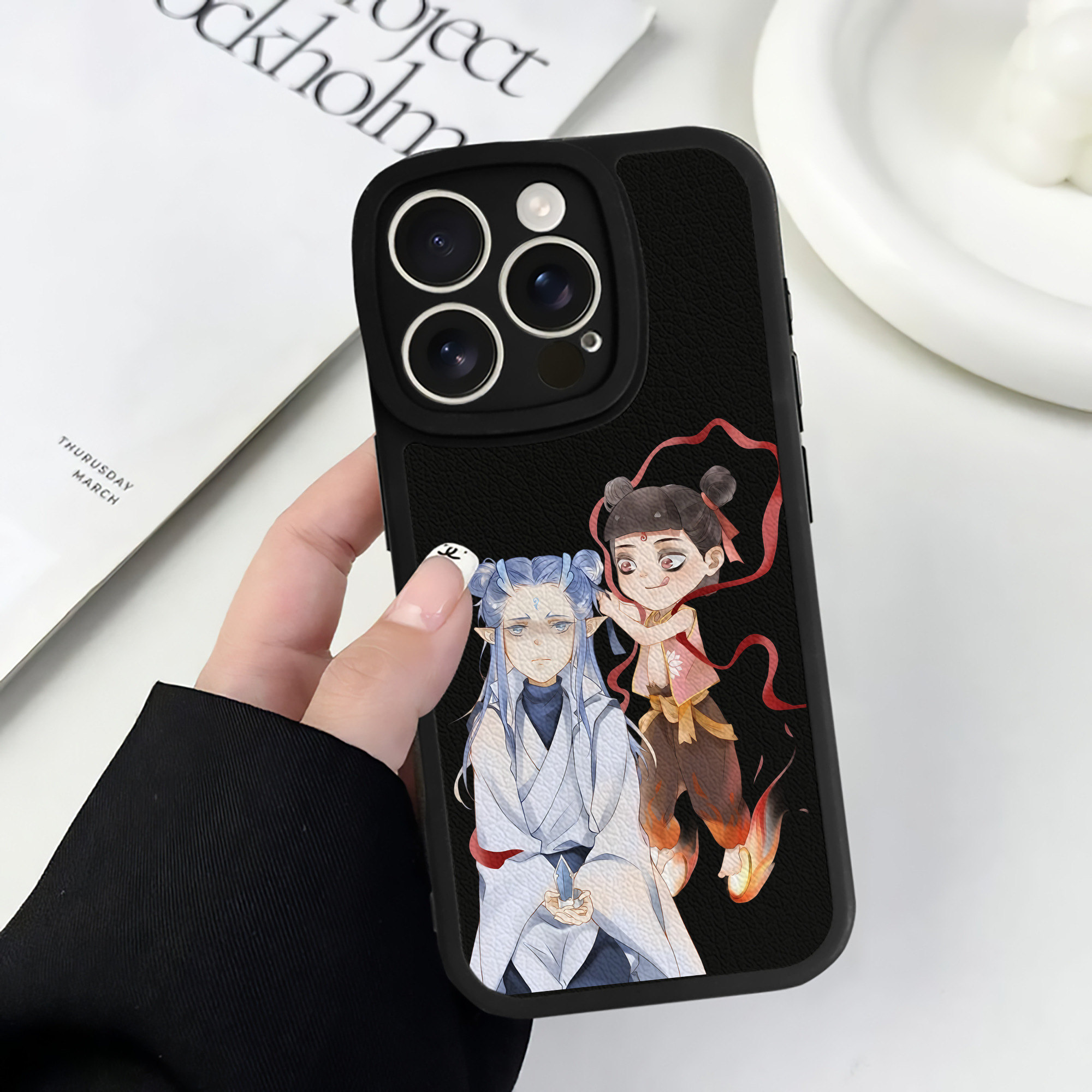 （画像用） Ne Zha 2 ナタ 魔童の大暴れ 【iPhone 16シリーズ対応】シリコンスマホケース（レザー調） 材質：シリコン